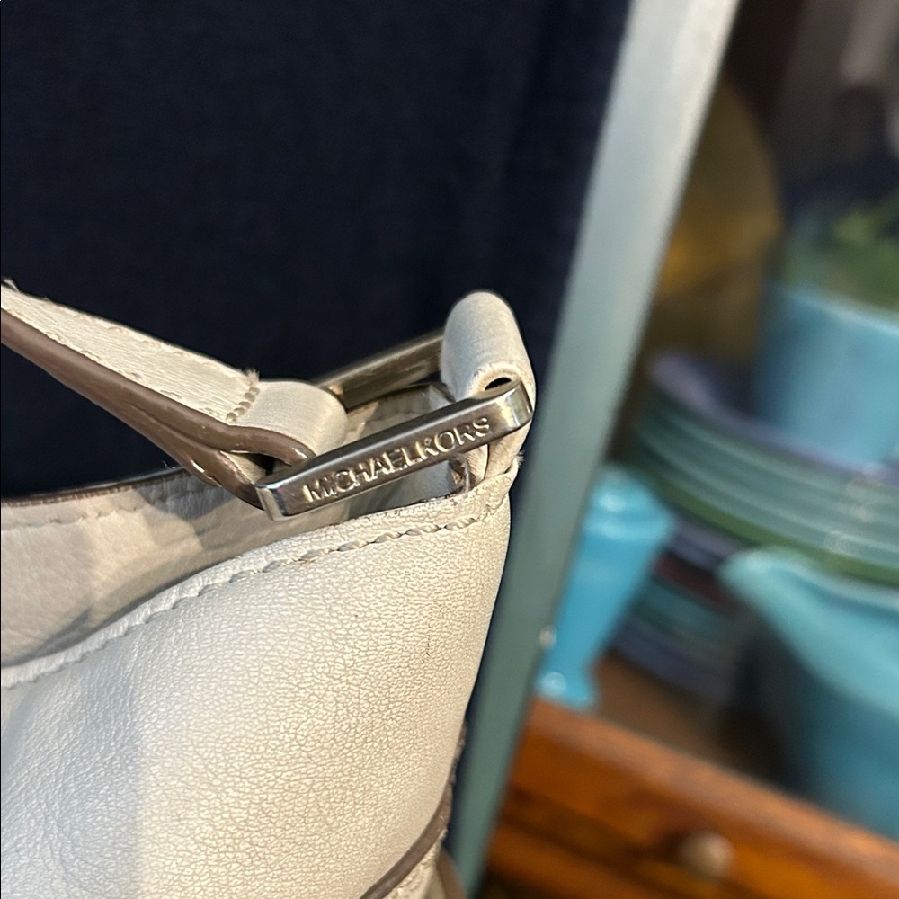 Michael Kors Cream Leather Shoulder Bag with Buckles - Picture 4 of 13